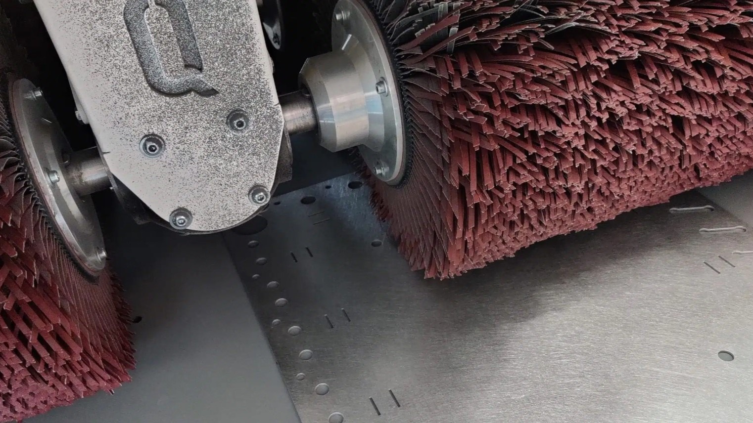 MULTIBRUSH volai nuozuloms nuimti ir krastiniu uzapvalinimui